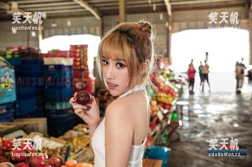 AISS爱丝(钻石版) - 街道风光与亚美依的丝袜私拍：谁来作评？