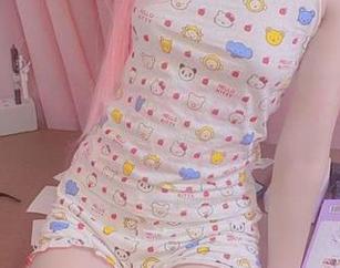 白丝女仆AT鲨：免费美图，快来被她的软甜诱惑击中吧！