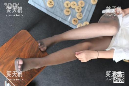 IESS异思趣向-晶晶 IESS异思趣向 - 因为免费,晶晶的吊带小短裙肉丝照片让你忍不住要多看几眼!