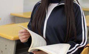 MFStar模范学院 – 短裙飘荡，糯美子Mini私拍带来的瞬间温柔