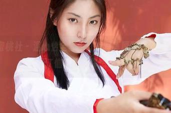 MiiTao蜜桃社 – 温心怡全套牛仔裤写真原图，谁说牛仔只能搭配T恤？挑战你想象力！