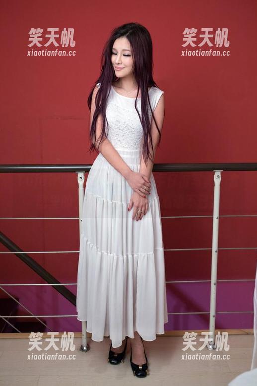 TuiGirl推女郎-王馨瑶 TuiGirl推女郎 - 王馨瑶牛仔裤写真,套图里的光影与细节让人心动不已!