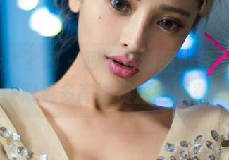 UGirls尤果网 – 跟随孟狐狸，登上天台，获取更多高清资源的惊喜！