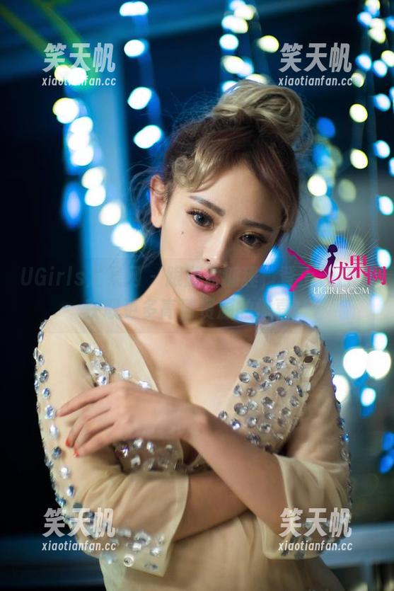 UGirls尤果网 - 跟随孟狐狸，登上天台，获取更多高清资源的惊喜！