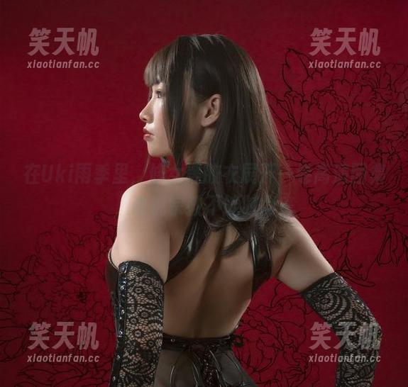 Uki雨季 在Uki雨季里,修女黑胶衣展开一卷高清图集,谁说宗教不能时尚?