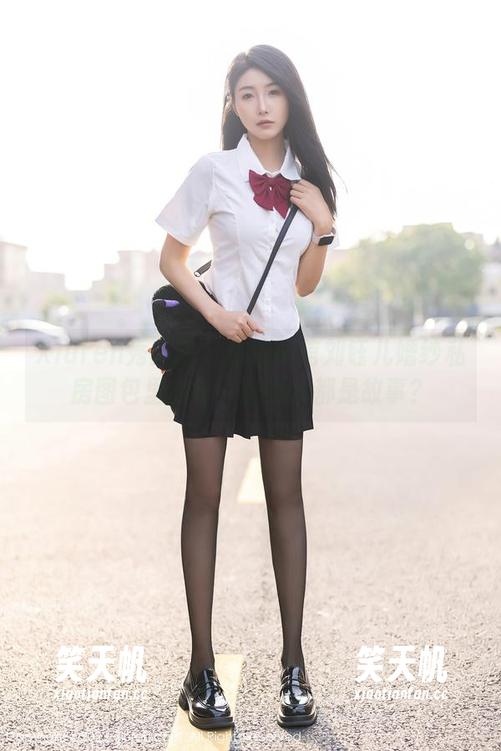Xiuren秀人网-刘钰儿 Xiuren秀人网 - 你敢相信刘钰儿婚纱私房图包里的每一张照片都是故事?
