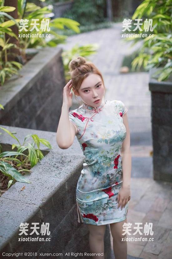 Xiuren秀人网-玛鲁娜Manuela Xiuren秀人网 - 玛鲁娜Manuela短裙写真集:高清呈现腿部神态,你绝对看了想说‘哇,我的腿也可以这样吗?’