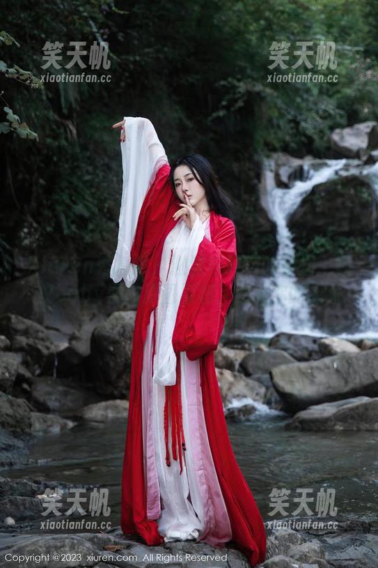Xiuren秀人网-颖仪baby Xiuren秀人网 - 激情与现实的碰撞:颖仪baby黑白原图福利,刺激你的想象