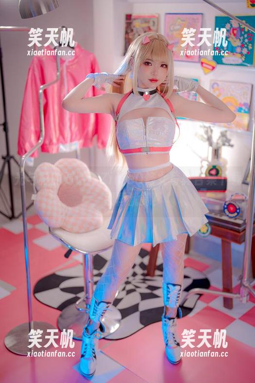 ZinieQ 光与影的对话:ZinieQ修女写真合集下载,别再犹豫!