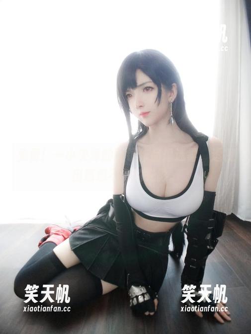 一小央泽 免费!一小央泽的眼镜作品像迷雾,透视出意想不到的光影。