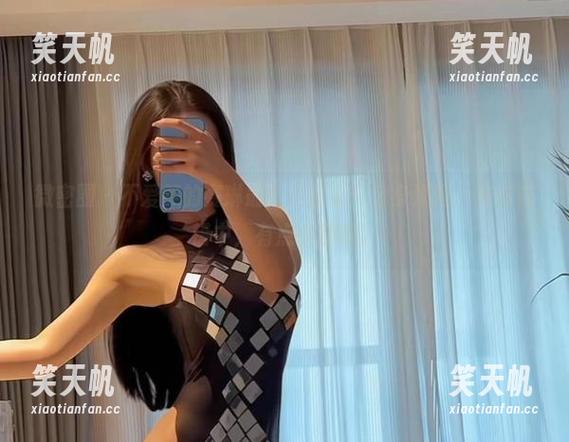 不爱笑的赛琳 微密圈 - 不爱笑的赛琳最新作品集:全身渔网,光影交错中,有点小撩哦。
