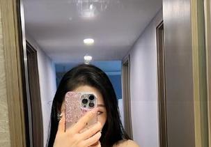 微密圈 – 在不爱笑的赛琳的世界里，女孩和原图的故事随时都在上演。
