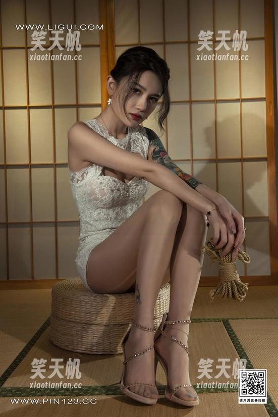 丽柜-兔子 丽柜 - 兔子的泳池风情:精选写真集,水波荡漾的诗意