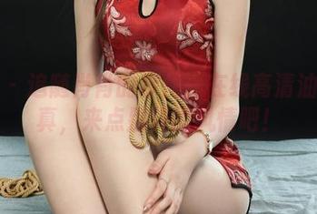 丽柜 – 追随肖肖的步伐：在线高清油亮写真，来点别样的风情吧！