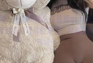 微密圈 – 一起来迷失在俏妞qiaoniuTT的露背连衣裙写真图集里，神秘的魅力与气场…