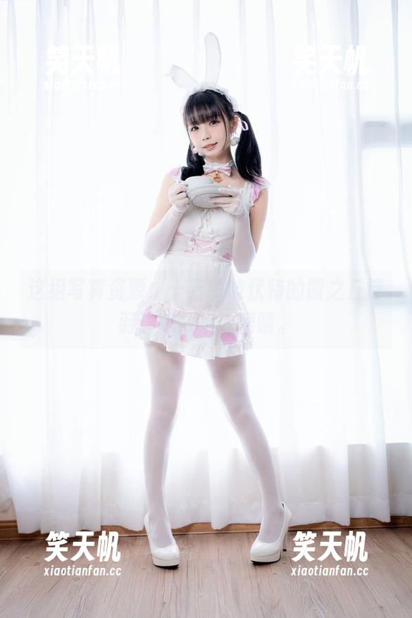 十万珍吱伏特 这组写真资源,十万珍吱伏特的霞之丘诗羽让我放不下眼睛。