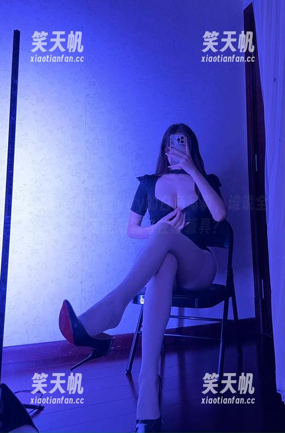 微密圈 - 可可西yyy的白色写真，谁说全套就不能潮流与性感兼具？