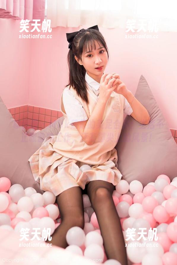 嗲囡囡-Milk楚楚 嗲囡囡 - Milk楚楚的美足合集:生活不止眼前的工作,还有脚尖上的风景!