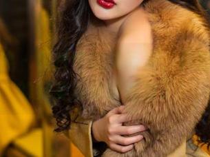头条女神 – 照片中的梁芮溪，真的是把丝的完美演绎到极致了！