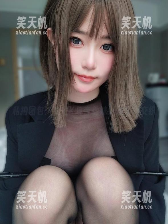 女主K 私拍图包:女主K与吉他妹妹的梦幻交织