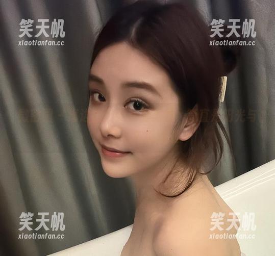 奶雯 微密圈 - 海边的奶雯私房美图,简直是阳光与潮湿的完美邂逅