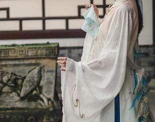 如月灰在线新作：奶牛背后那些轻柔的故事