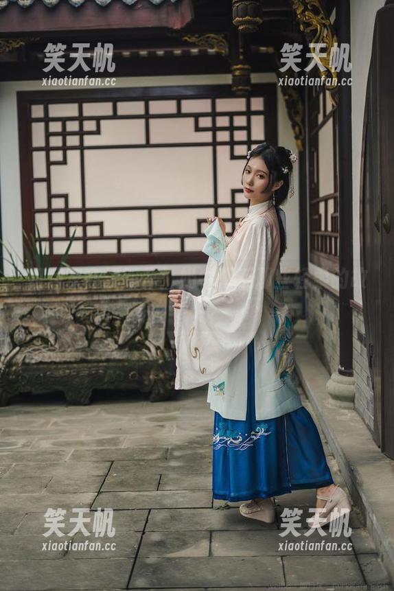 如月灰 如月灰在线新作:奶牛背后那些轻柔的故事
