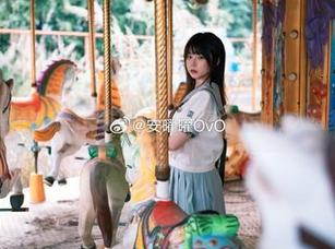 最新图库揭晓：安曜曜在教室2里的每一张都让人想多看一眼！