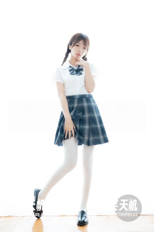 少女秩序-乐栀 少女秩序 - 乐栀短裙套图精选,晃动的不止是裙摆,还有你我的审美心脏!