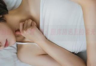 果团网 – 当红裙遇上龚玥菲：图库精选里的柔光与影子！