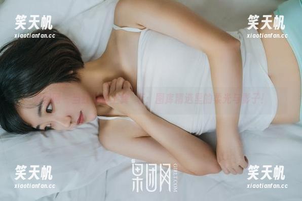 果团网-龚玥菲 果团网 - 当红裙遇上龚玥菲:图库精选里的柔光与影子!