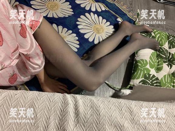 桃脱了 微密圈 - 高清照片里的桃脱了美脚,腿部线条美到不行!