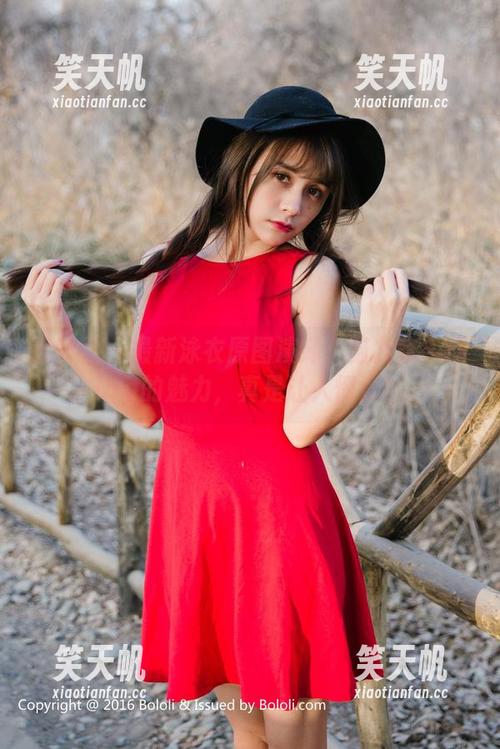 波萝社-猫九酱Sakura 波萝社 - 最新泳衣原图演绎:猫九酱Sakura的魅力,真是让人懵逼!
