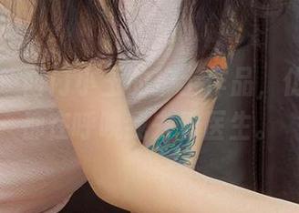 爱尤物 – 西门小玉的护士作品，仿佛每页都在呼唤我去看医生。