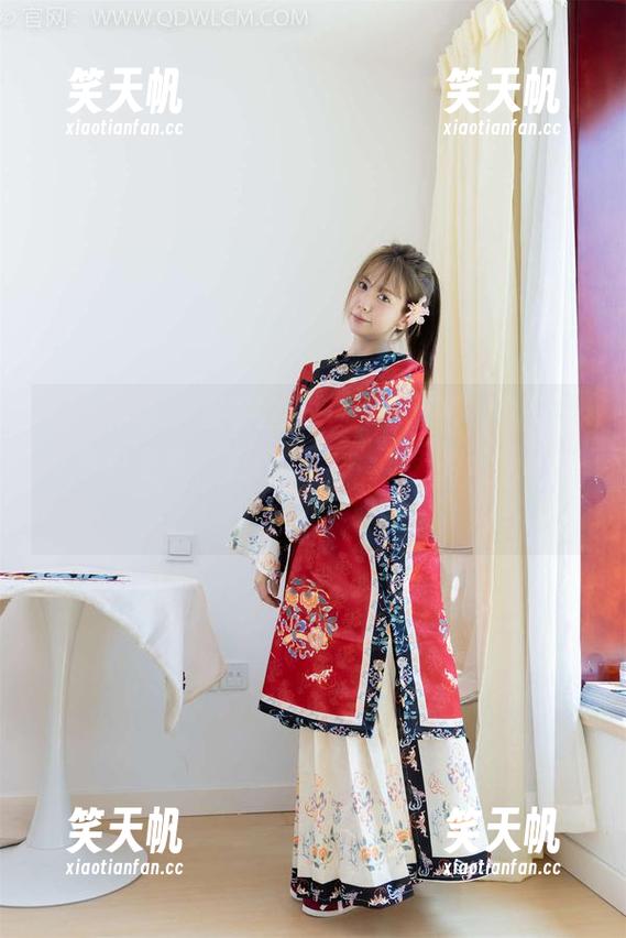 物恋传媒-小谷 物恋传媒 - 观看这组小谷的写真,白冰丝袜不只是美,更是对‘优雅’的终极挑战!