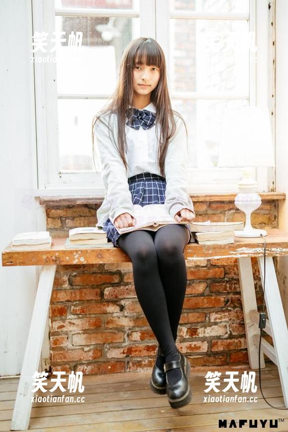 神楽坂真冬 冬天的柔情在神楽坂真冬的古典旗袍中流淌,美图里藏着万千遐想!