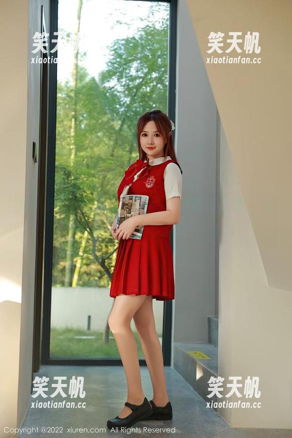 秀人网 - 在浴室里：恩一的写真分享，隐匿的光影游戏