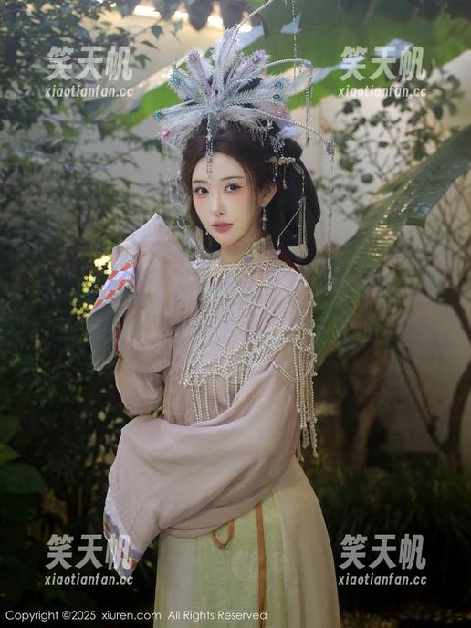 秀人网-萌白酱 秀人网 - 当萌白酱化身学妹,写真集里藏了多少小秘密?资源好得让你心动!