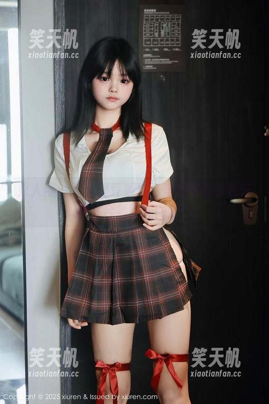 秀人网-豆瓣酱 秀人网 - 不只是豆瓣酱:她的写真套装与照片合集完美同步!