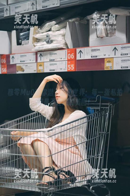 穆零Mu0 穆零Mu0带你潜入粉色世界:每一张私拍都是不经意的美图!