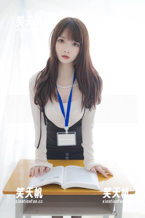 紧急企划 - 小恩私拍作品：裤里丝，看看她怎么玩转这些细腻的光影。