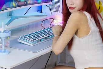 绮梦摄影 – 浴缸里的露露：下载她的摄影作品，记录点滴温馨
