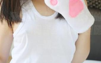 美媛馆 – 打卡李李七七喜喜长腿的壁纸原图，感觉自己瞬间变身潮人，但腿还是短啊…