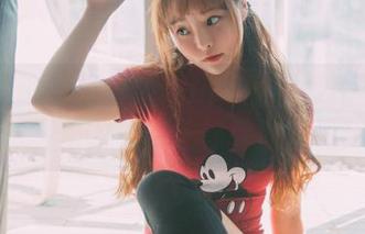 菠萝社 – 猫九酱Sakura的水手服写真：套图里的细节让你鼻血直流！