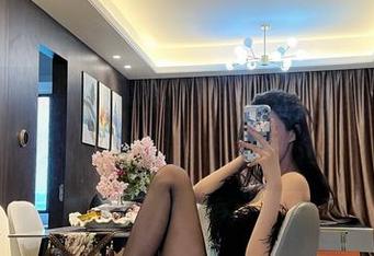 微密圈 – 葛征白丝写真，女仆套装里的小秘密，让我忍不住想要揭开！