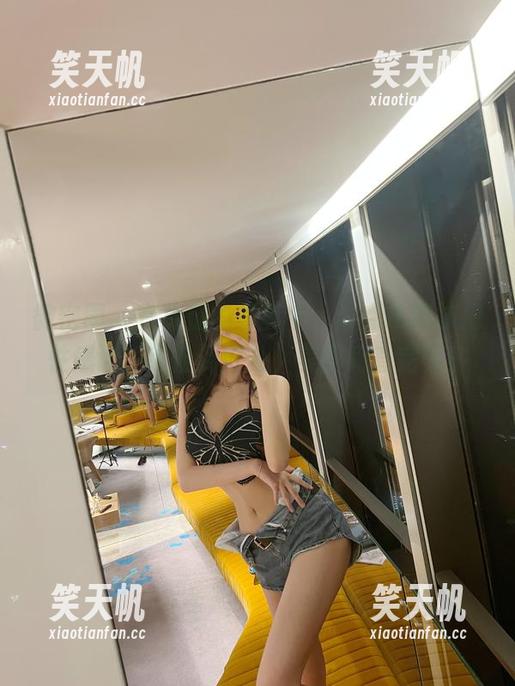 葛征 微密圈 - 在葛征的写真中,波点吊带袜把性感诠释得恰到好处,美图简直完美!