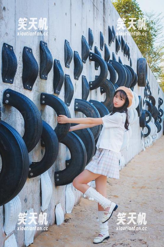 西瓜少女 西瓜少女的高清居家写真,抛开烦恼,沉浸在果味的梦里。