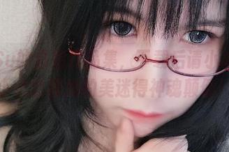 逐月Su的自拍作品集，下载后请小心，不小心会被她的美迷得神魂颠倒！