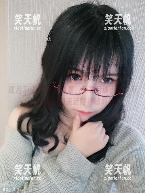 逐月Su 逐月Su的自拍作品集,下载后请小心,不小心会被她的美迷得神魂颠倒!