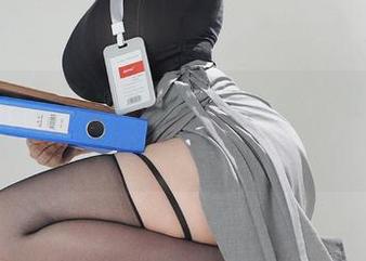 阿寨寨带你飞：白裙图库分享，轻松直达你的小心心！
